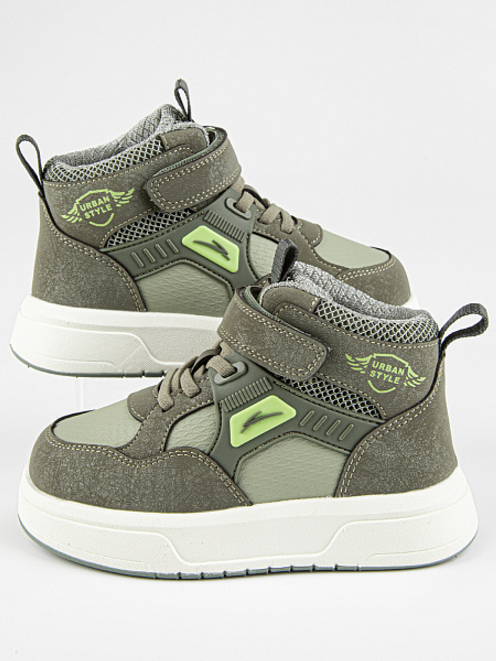 1Кроссовки утепленные