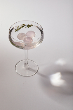 «Лёд» для коктейлей из розового кварца