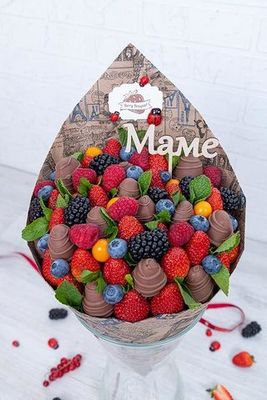 Букет из ягод в шоколаде Маме