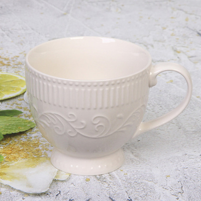 Кружка керамическая 580мл «Белая» вензеля