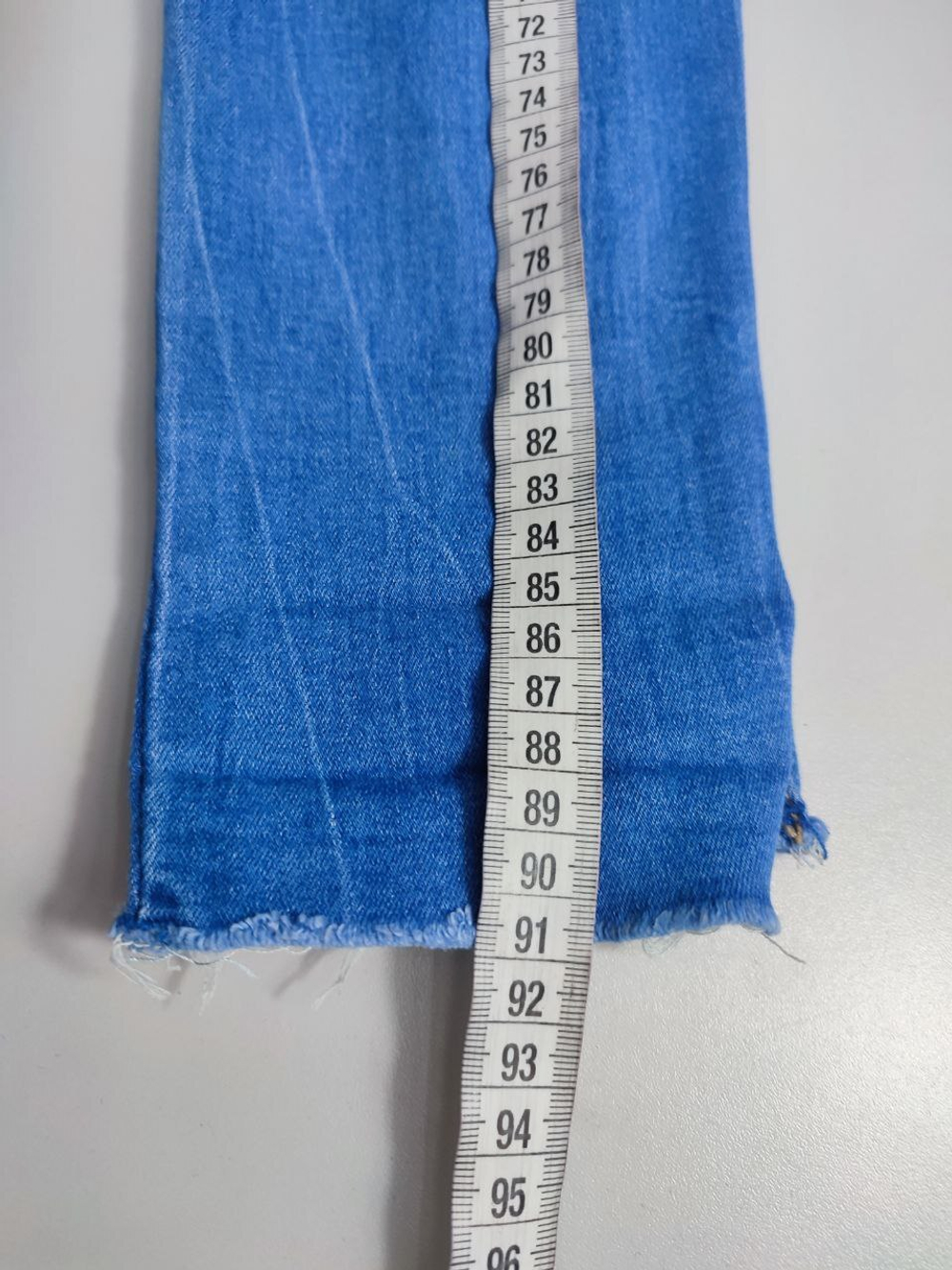 Джинсы One Love с рваным эффектом 42 размер