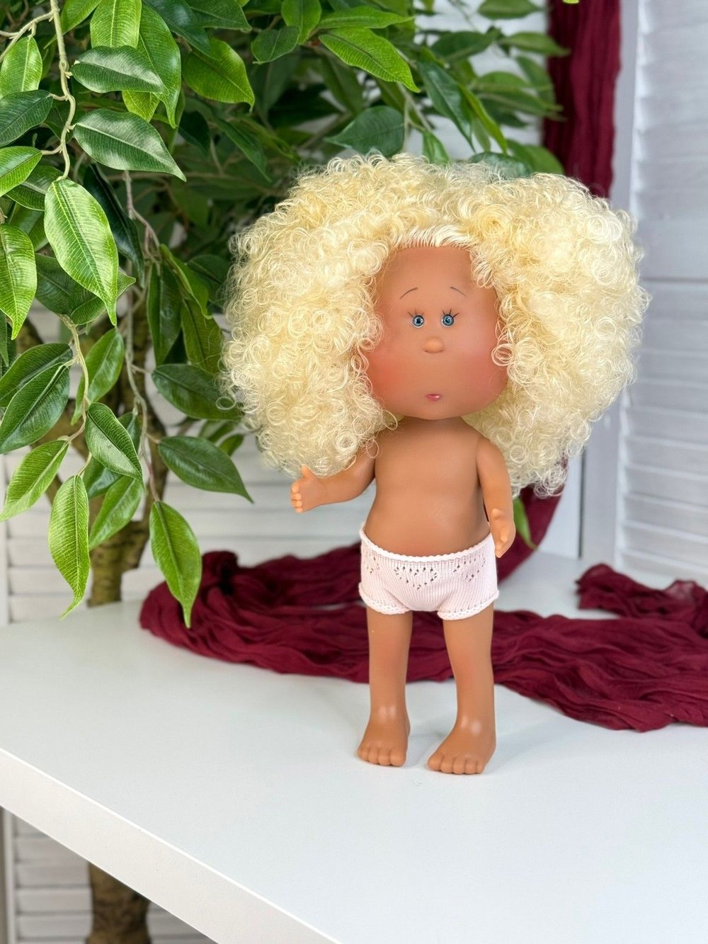 Кукла Nines виниловая 30см MIA LATINA без одежды (3000WL8A1)