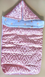 Конверт из атласа персикового цвета