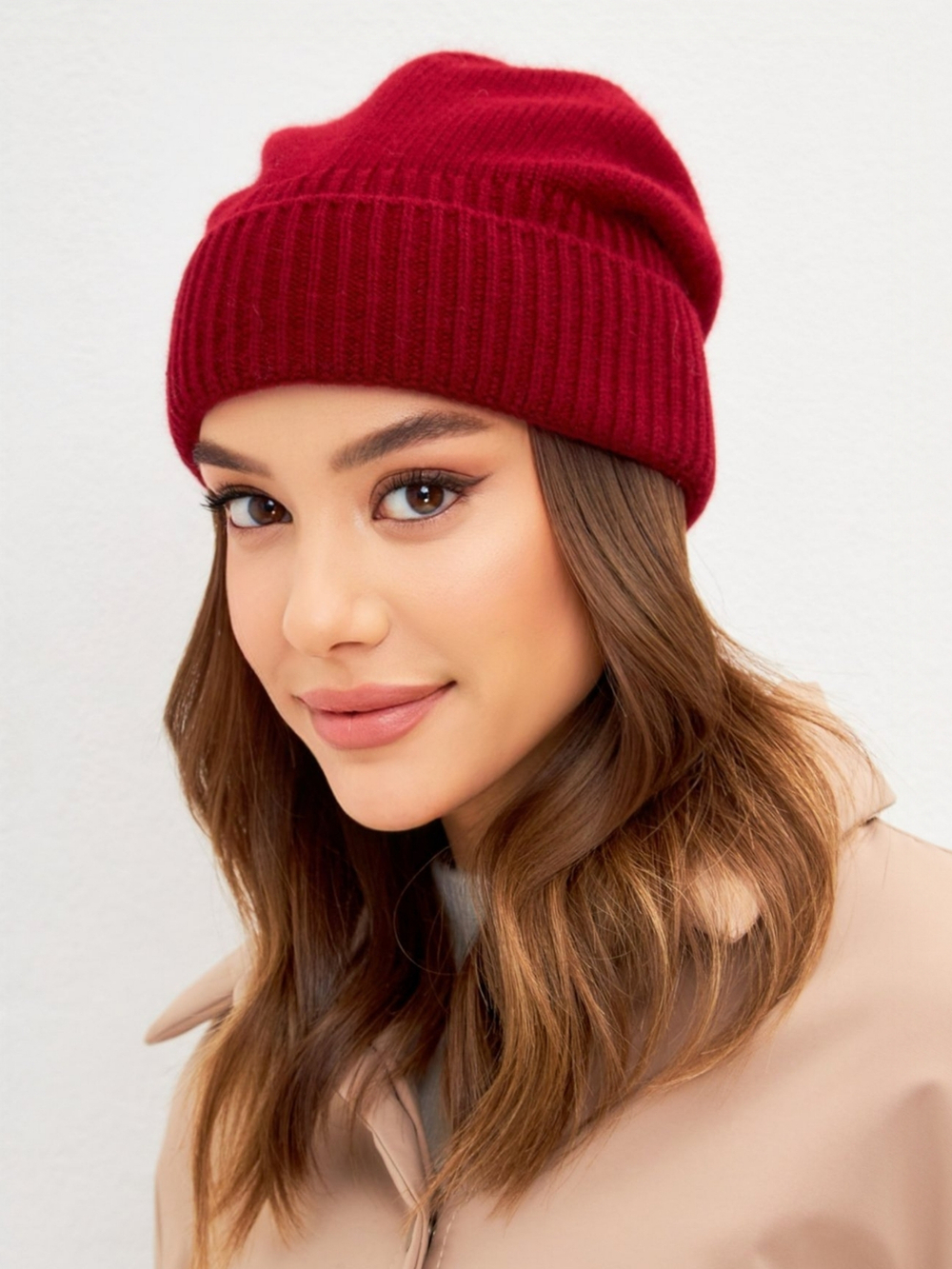 Шапка FABI удлиненная одинарная c отворотом с содержанием 
шерсти енота и ангоры