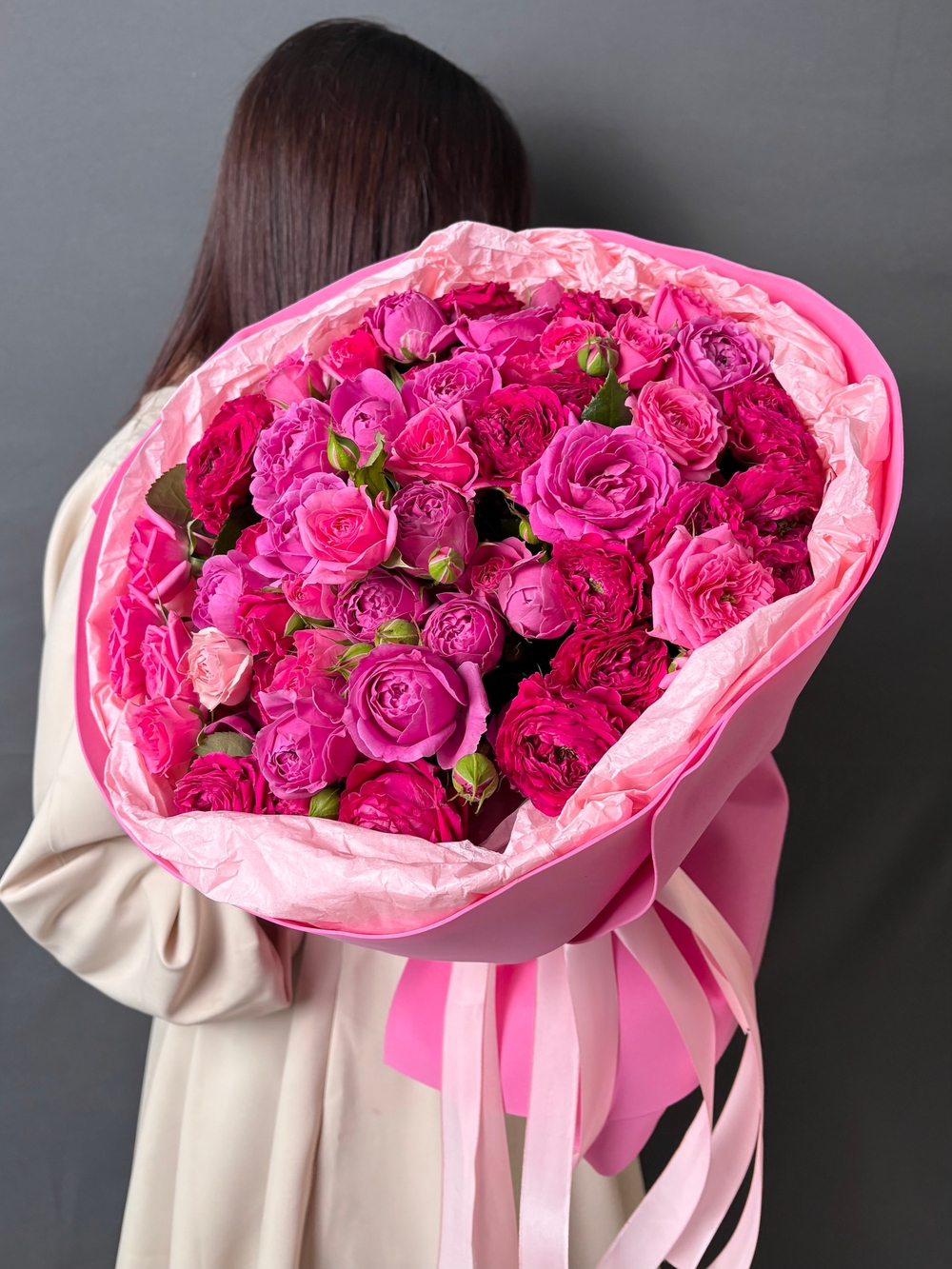 Букет из 31 кустовой пионовидной розы