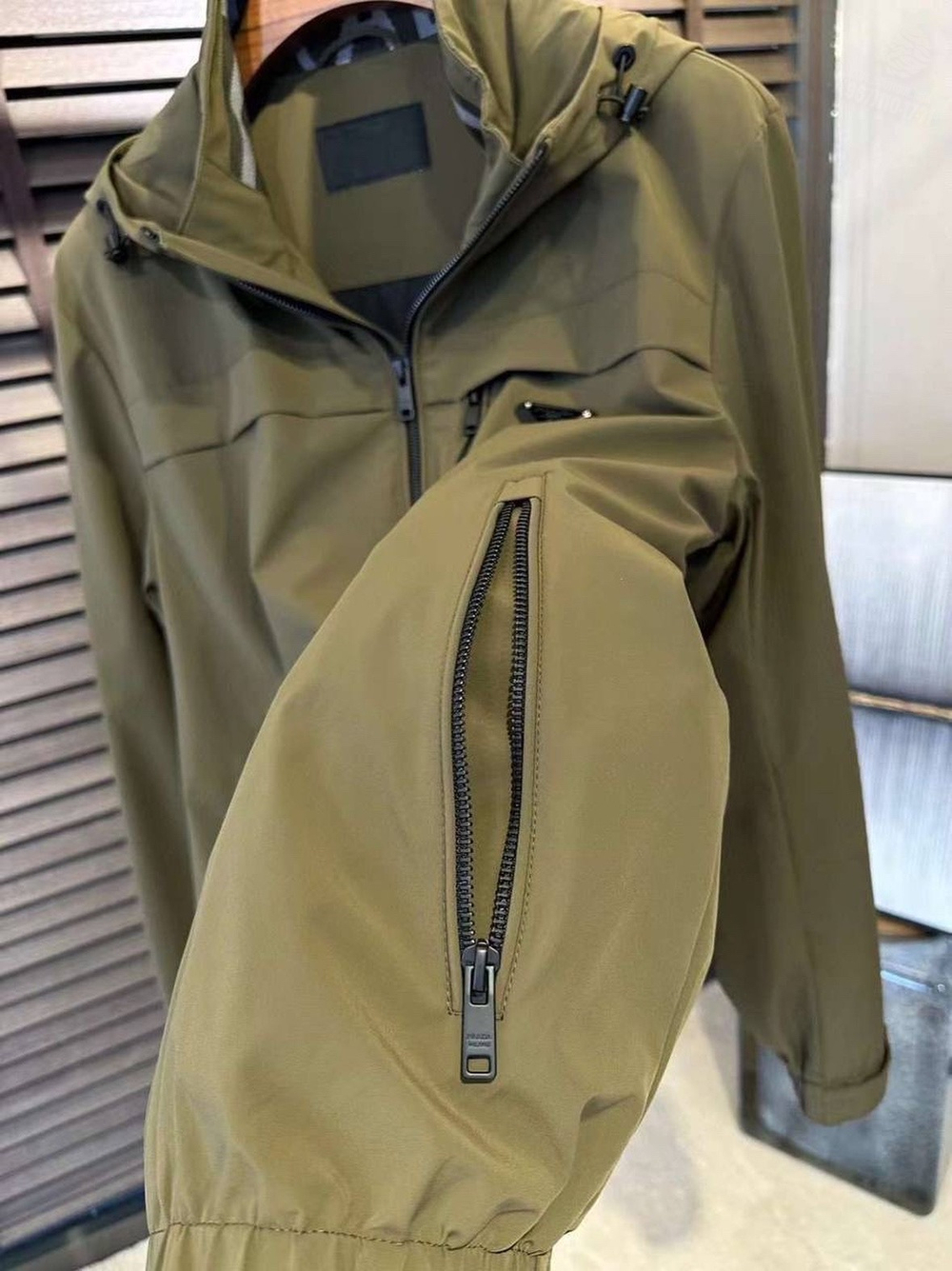 Ветровка Prada