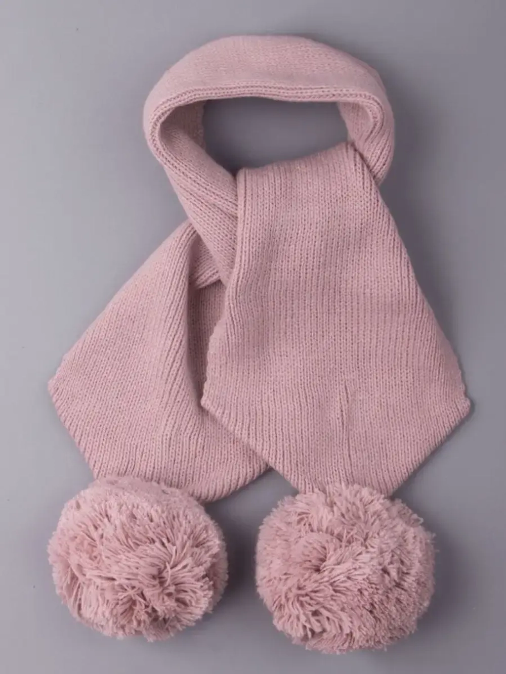 Шарф зимний вязаный с бубонами для девочки