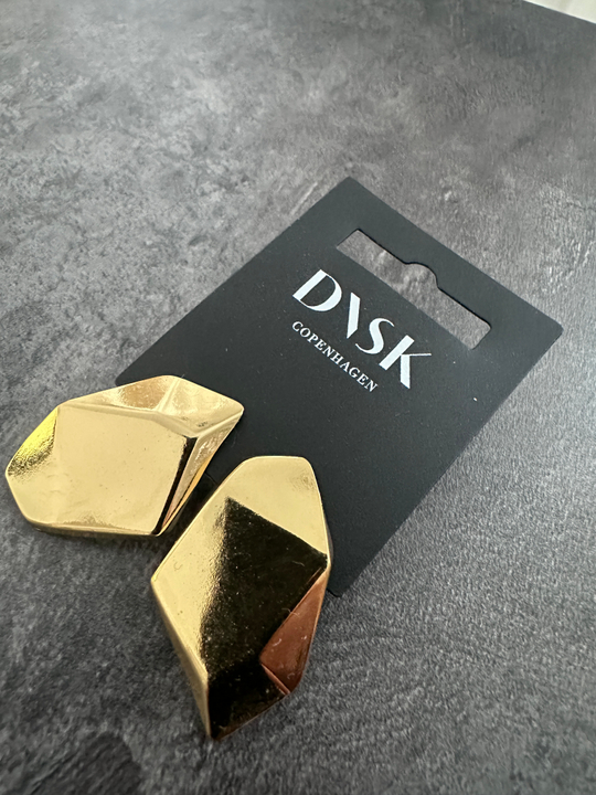 Серьги Dansk Copenhagen, Courage Waterproof, геометрической формы, DNSK26.1-3W2601018 (золотистый)