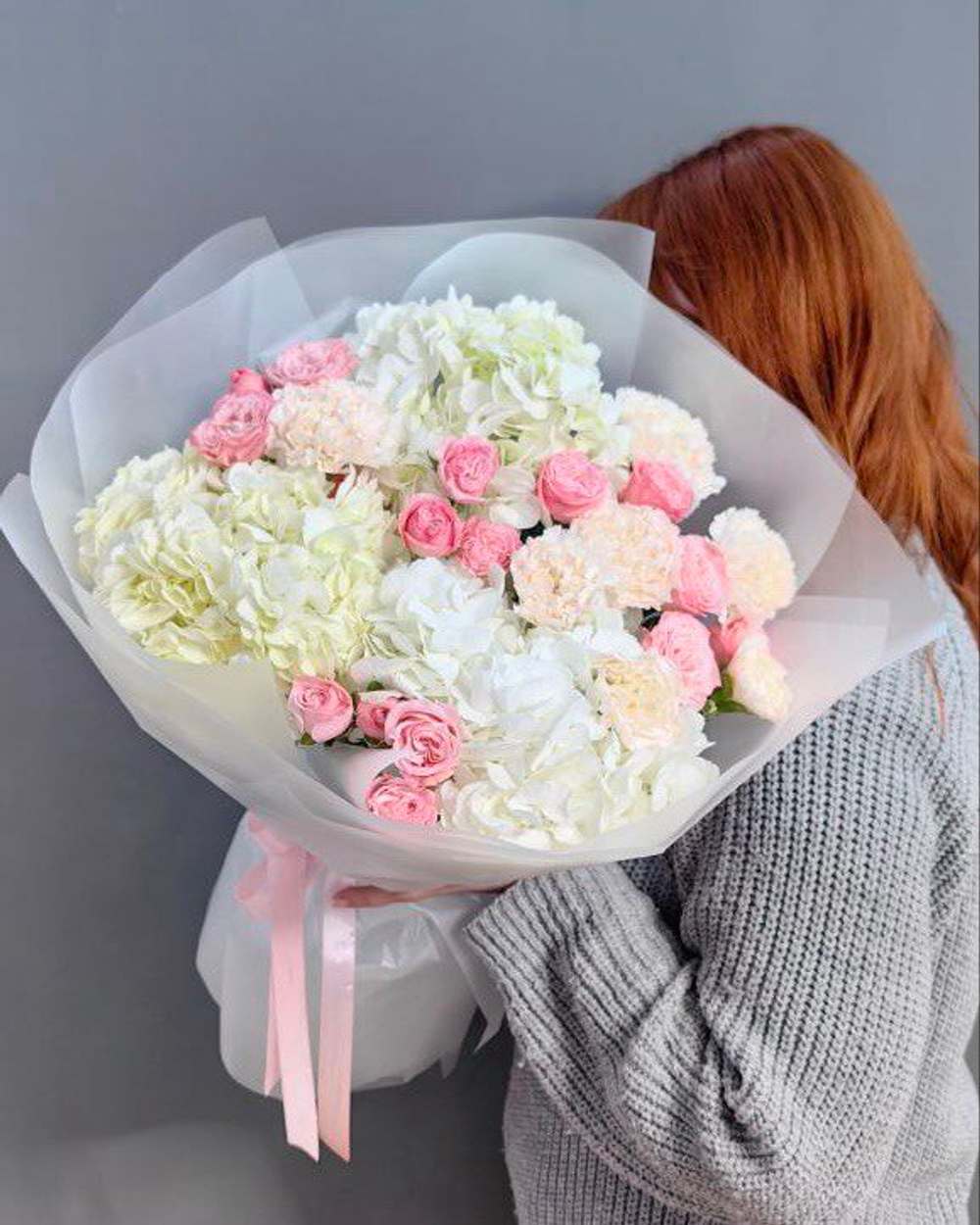 Авторский букет с белыми гортензиями