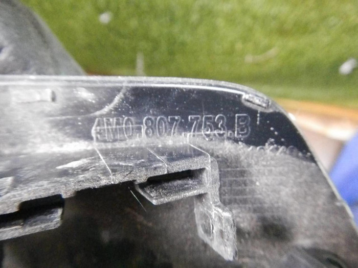 Крышка форсунки левая Audi Q7 2 (2015-2019)