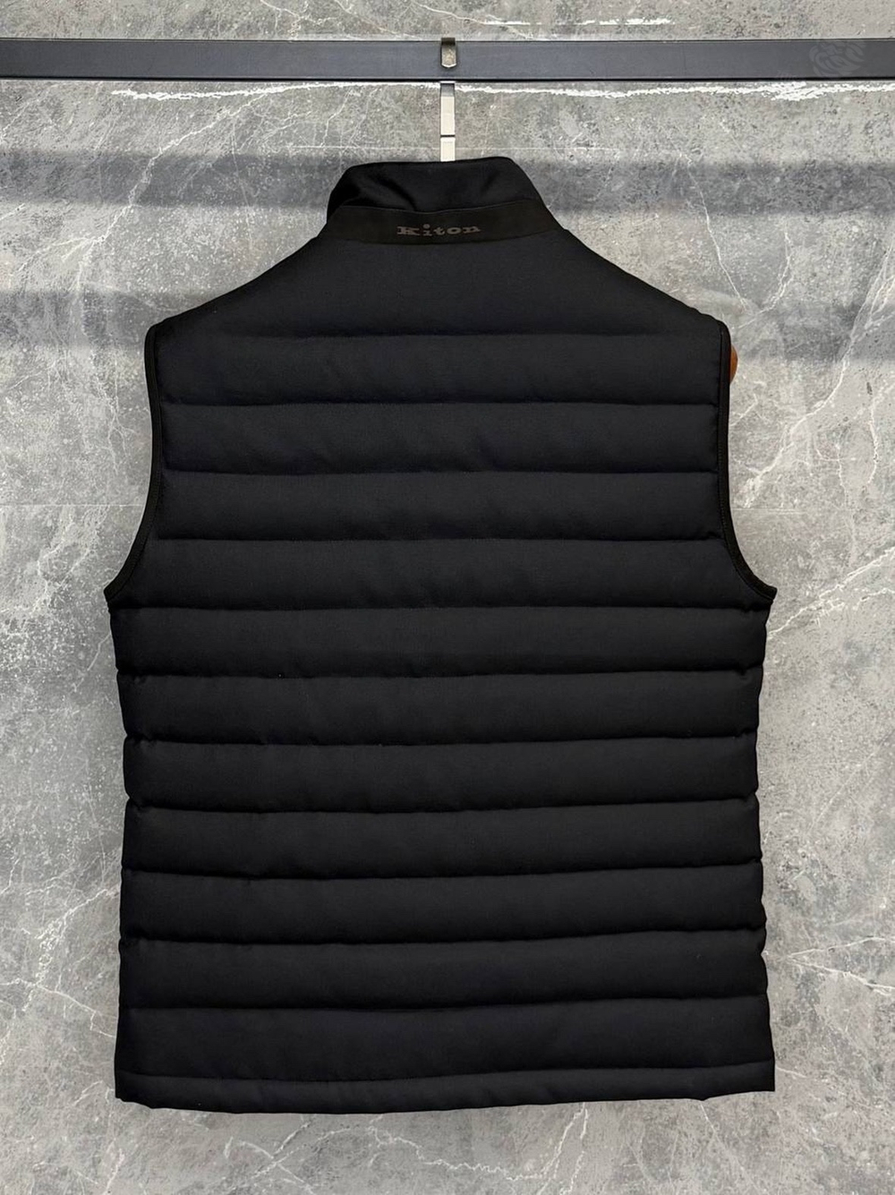 Пуховый жилет Kiton