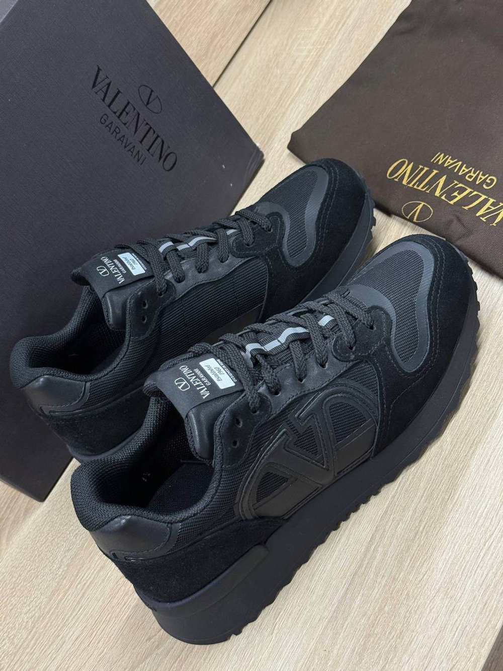 Кроссовки Valentino