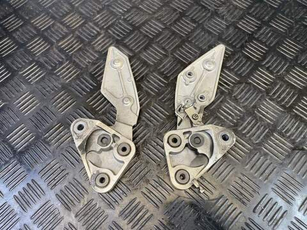 Кронштейны водительских подножек Yamaha FZ1 Fazer RN17