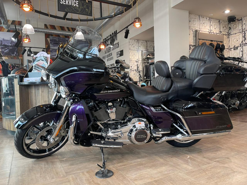CVO Limited 117 Harley-Davidson 2021 Royal Purple Fade & Royal Black