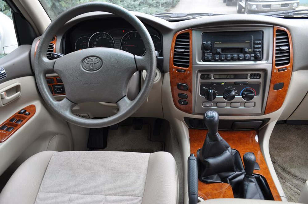 Магнитола для Toyota Land Cruiser 105 1998-2007 - Carmedia OL-9681 IPS, Android 10, 8 ядер (TS18), 4G SIM-слот