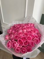 Гранд-букет из розовых роз 51шт