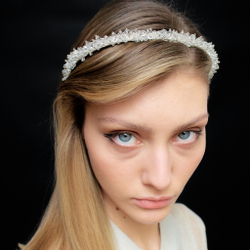 Ободок-бежевый с хрустальным декором