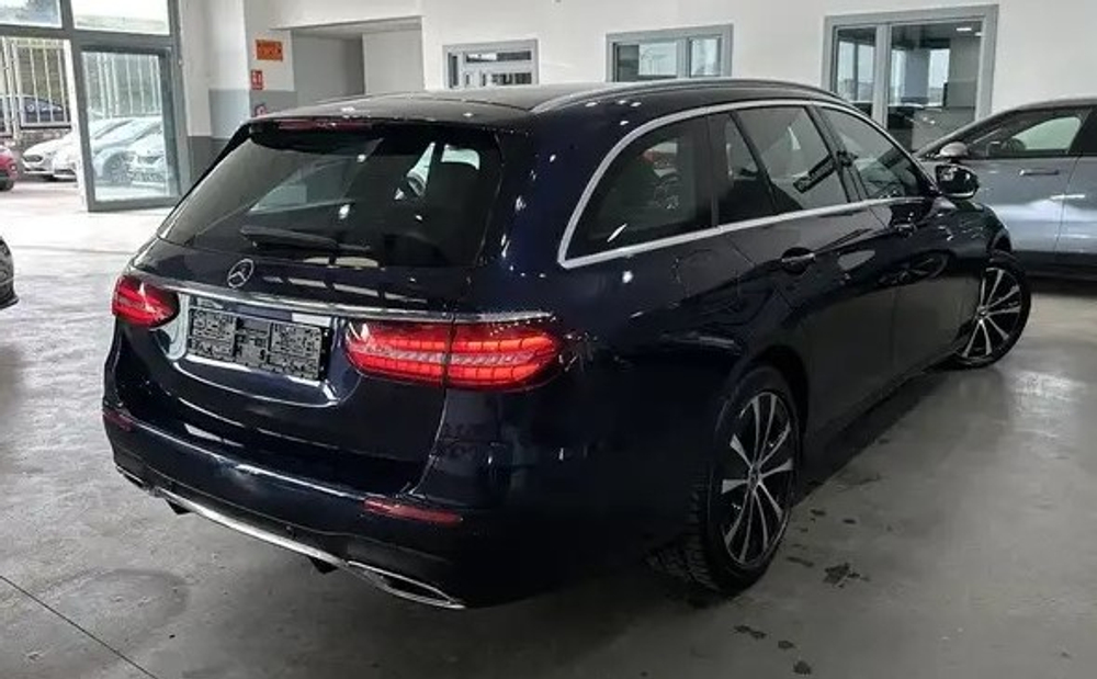 Mercedes-Benz E 230