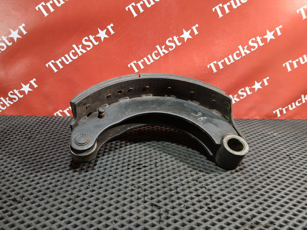 Колодка барабанного тормоза передняя 2023г.