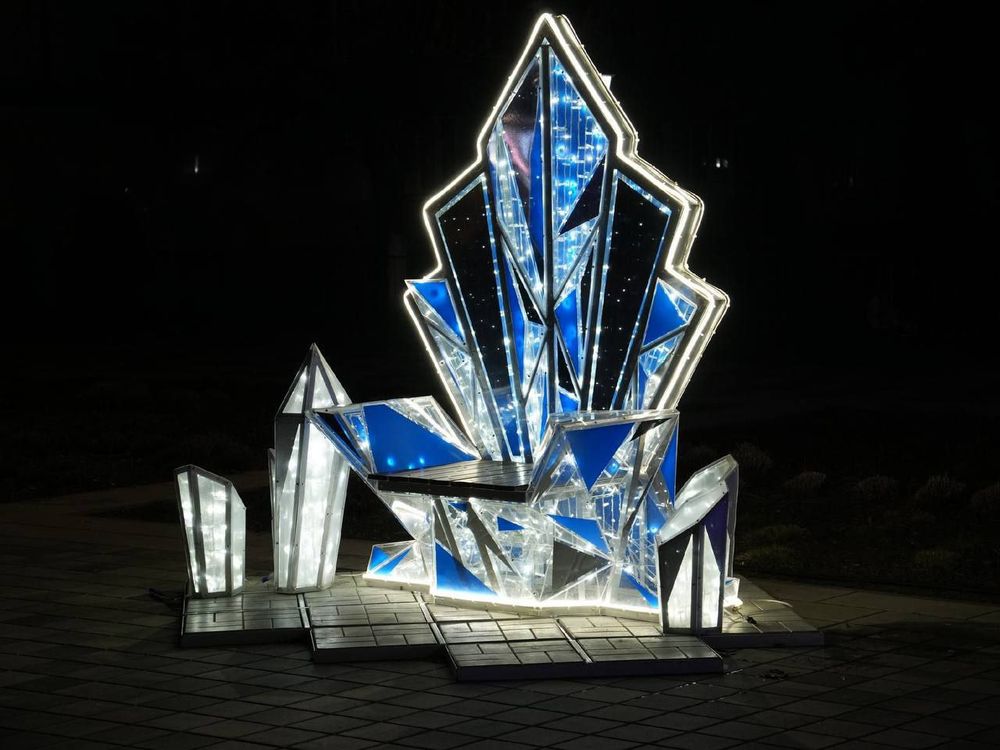 кристальный трон ледяной "Снежной королевы"