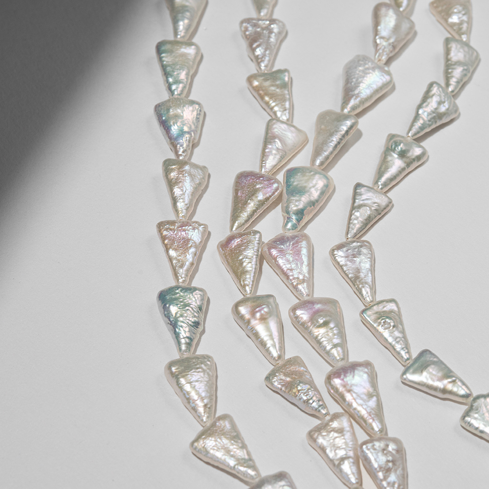 Жемчуг культивированный треугольник, белый, 17*10мм