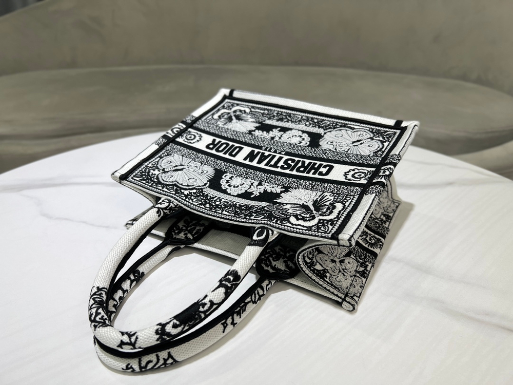 Christian Dior Book Tote 26 cm
