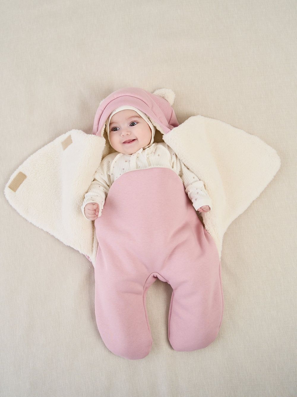 Конверт-звездочка "Пудра" с прорезями для ремней безопасности 0+