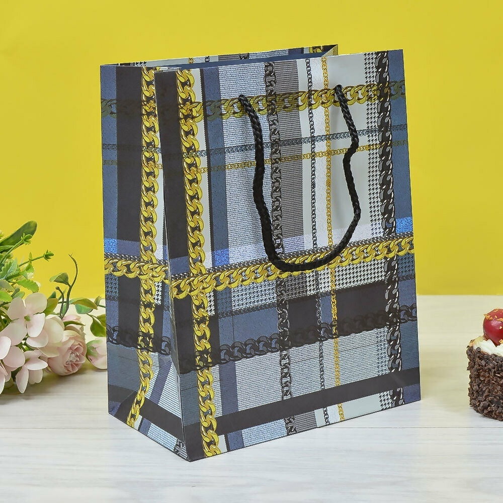 Пакет бумажный 18*23*10см с ручками микс M2032-2036