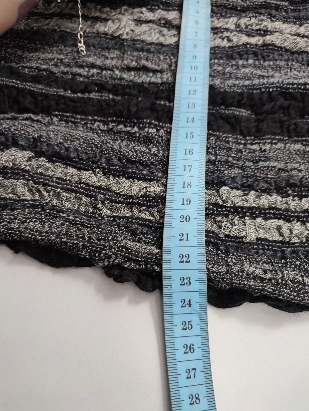 Шарф в полоску с бахромой