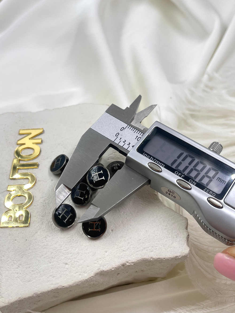 Пуговицы Эрме. черные с эмалью