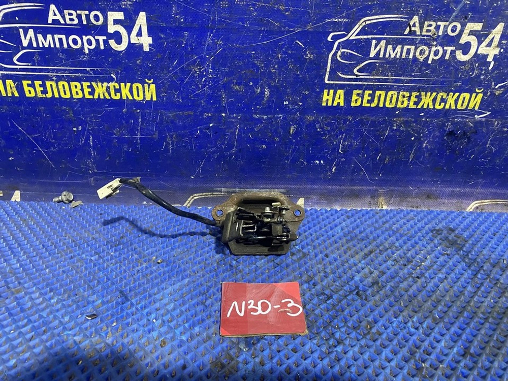 Замок багажника NISSAN R'NESSA 2000