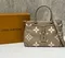Сумка Louis Vuitton Trianon PM бежевый