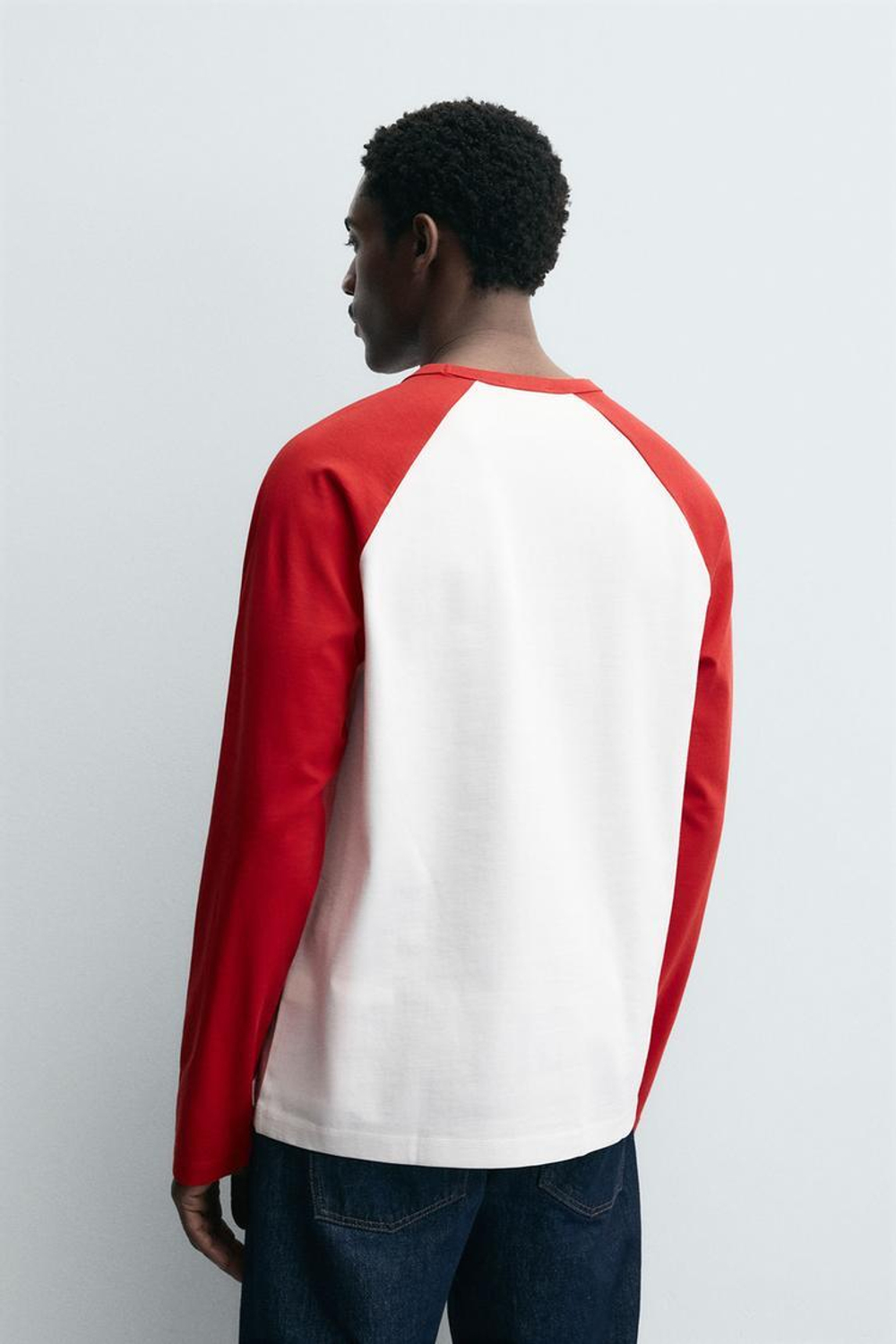 ZARA ФУТБОЛКА С ЦВЕТОВЫМИ БЛОКАМИ И РУКАВОМ РЕГЛАН, ЭКРЮ/КРАСНЫЙ