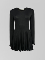 Платье SC однотонное короткое с длинным рукавом и расклешенной юбкой