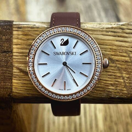 Часы Swarovski