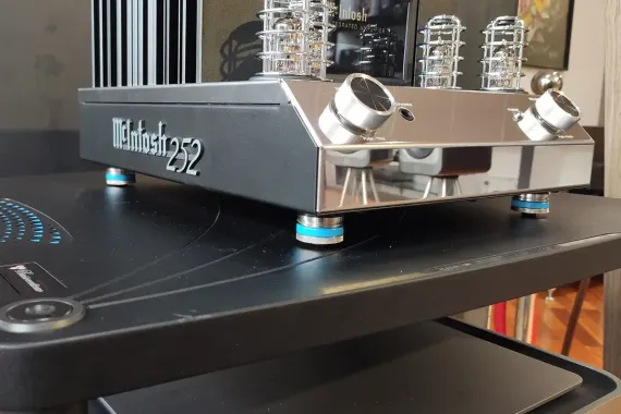 Bassocontinuo Ultra Feet MC Edition Turntable