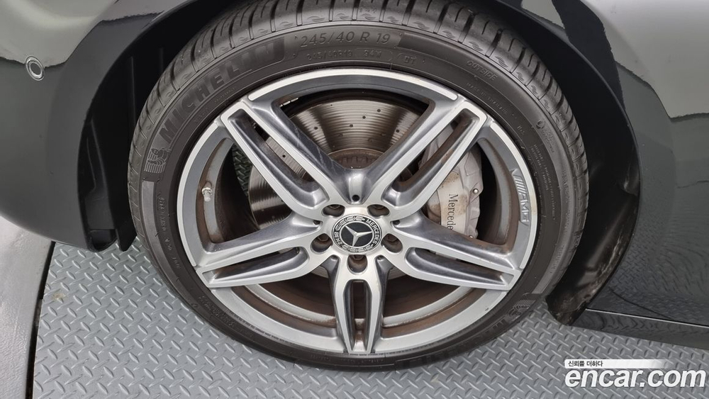 Mercedes-Benz E-Class W213 E300 AMG Line (09.2019)
