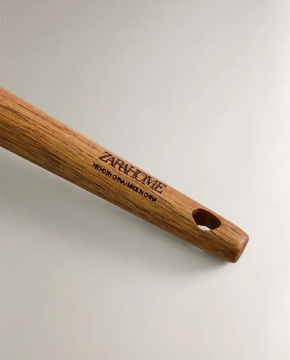 ZARA HOME ВЕНЧИК ИЗ СИЛИКОНА И ДЕРЕВА, КРЕМОВЫЙ