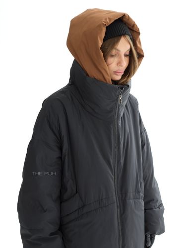 Черно-коричневый длинный пуховик с капюшоном