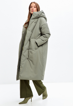 Пальто в минималистичном стиле