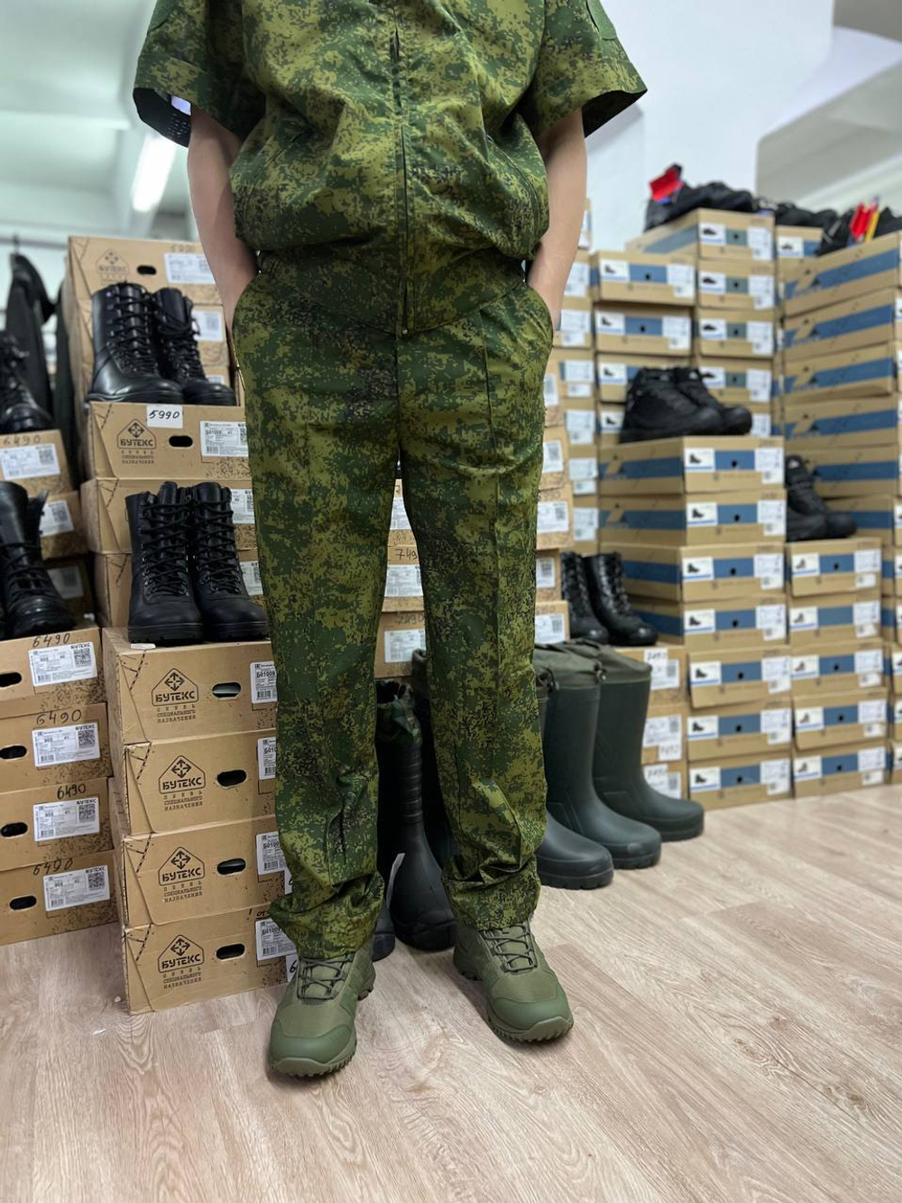 Офисный костюм / зеленый пиксель