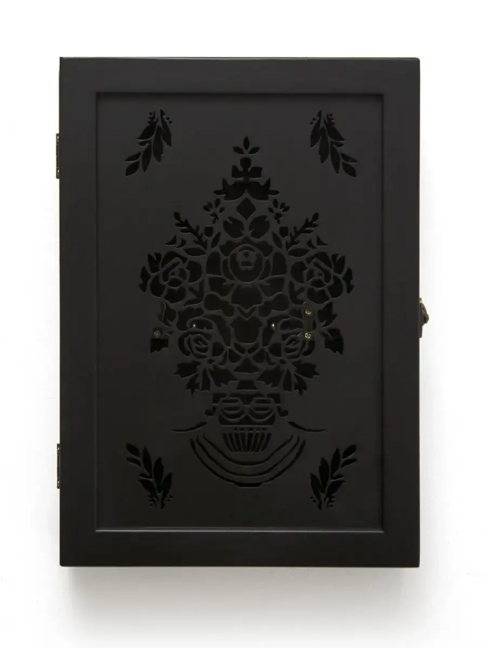 Ключница настенная в прихожую закрытая