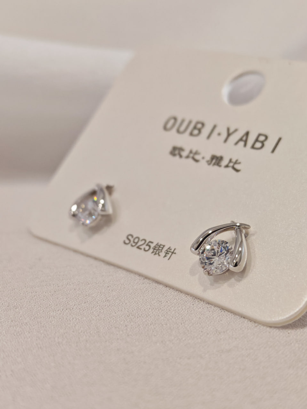 Серьги Oubi Yabi «Кристальная искра» Silver