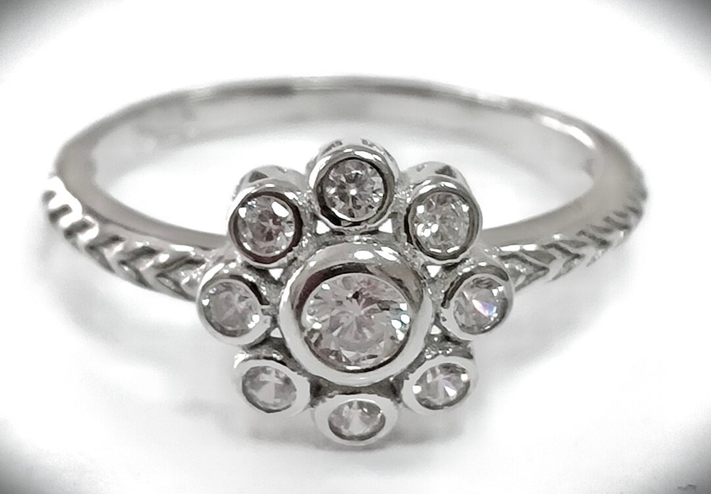 Ювелирное кольцо "Эстерелла" из серебра 925 пробы