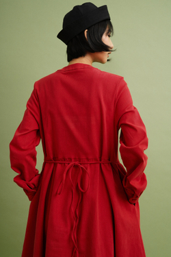 Платье с защипами на груди из красного хлопка-твил