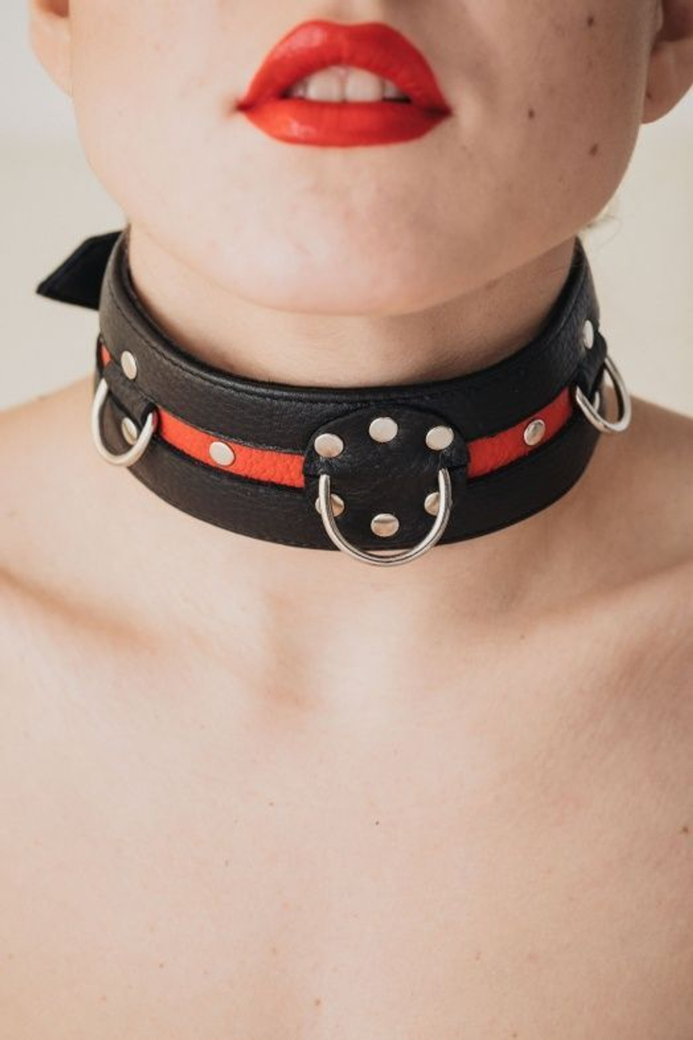 Черно-красный ошейник на пряжке (Цвет: черный с красным)