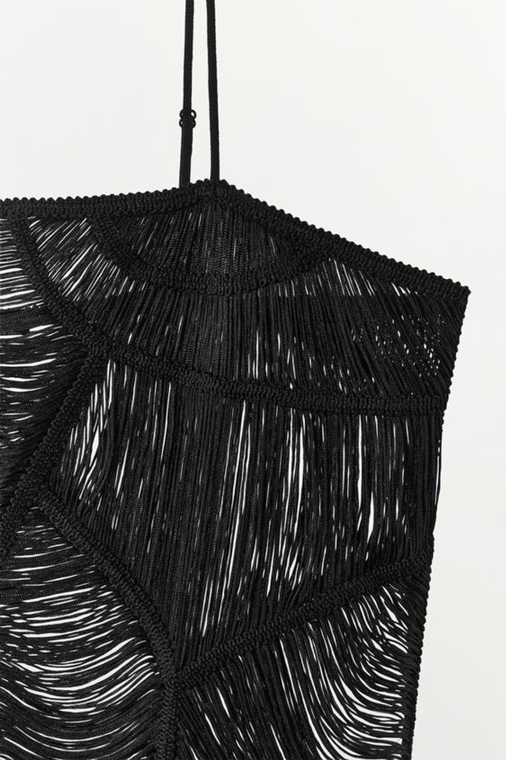 ZARA МИНИ-ПЛАТЬЕ С БАХРОМОЙ, ЧЕРНЫЙ