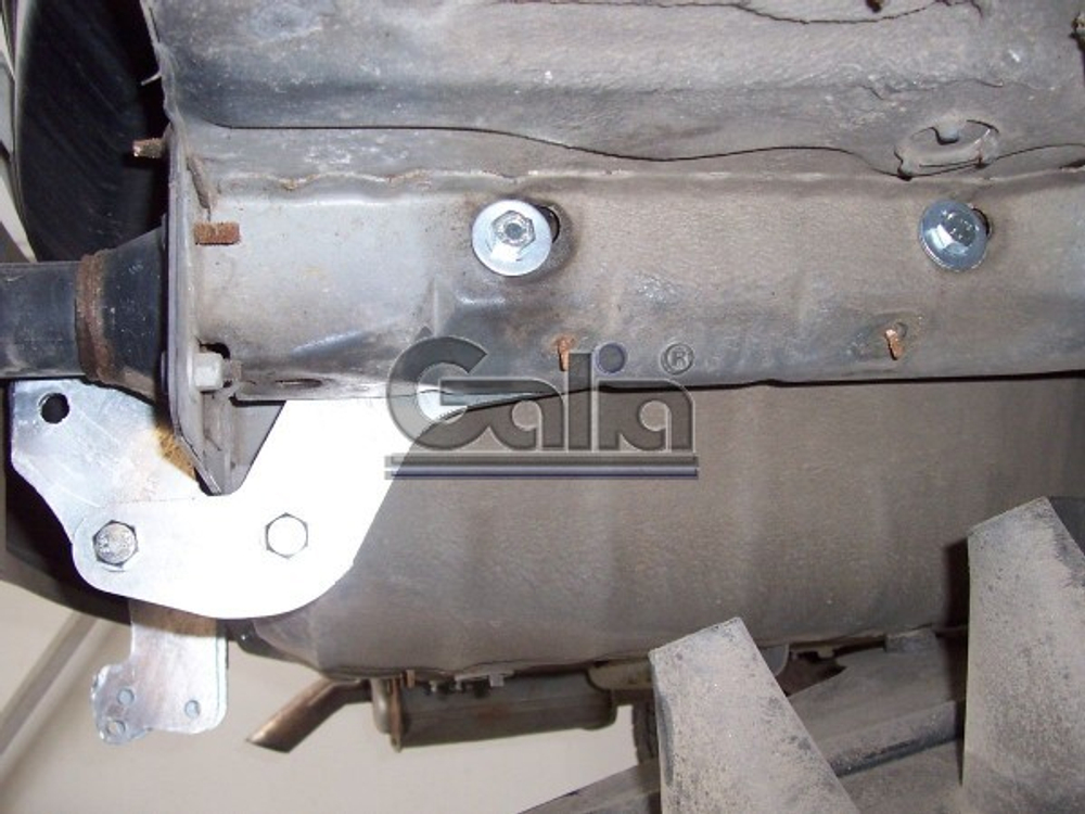 Фаркоп оцинкованный Galia F097A для Ford Mondeo седан/хетчбек 2000-2006(паспорт и сертификат в комплекте)(без электрики)