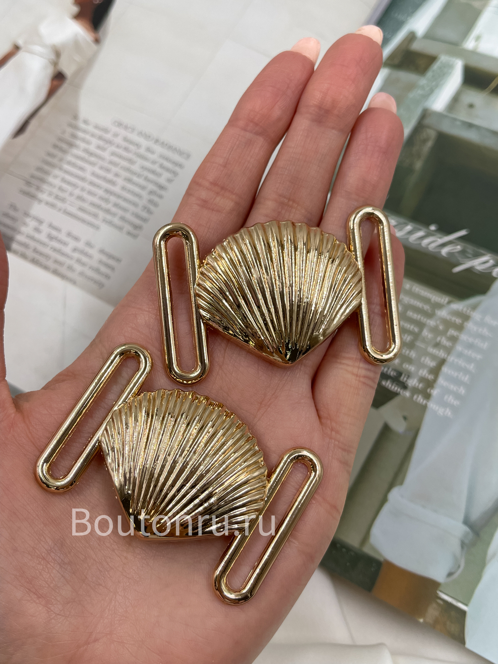 Пряжка-брошь морская ракушка "Гребешок" для купальника золотистая металлическая