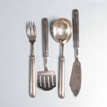 Сервировочный набор из четырех предметов в оригинальном футляре